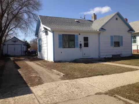 1011 5th Ave W, Williston, ND 58801 photo 2