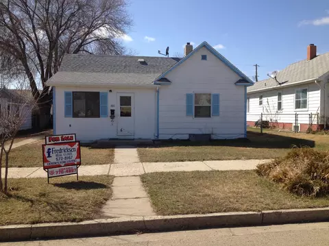 1011 5th Ave W, Williston, ND 58801 photo 1