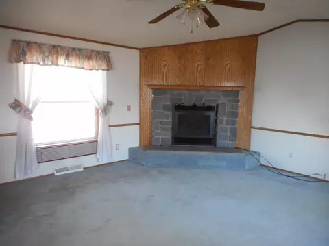2016 8th Ave W, Williston, ND 58801 photo 2