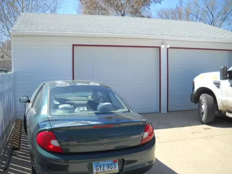 927 13th Ave W, Williston, ND 58801 photo 2