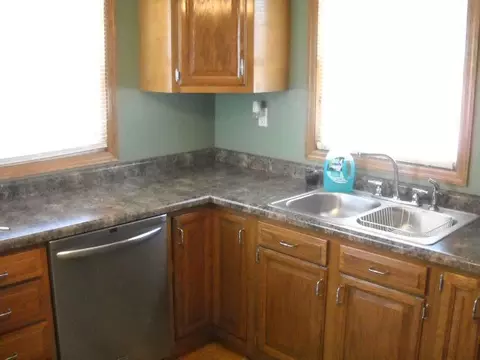927 13th Ave W, Williston, ND 58801 photo 5