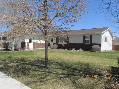1610 20th Ave W, Williston, ND 58801 photo 2