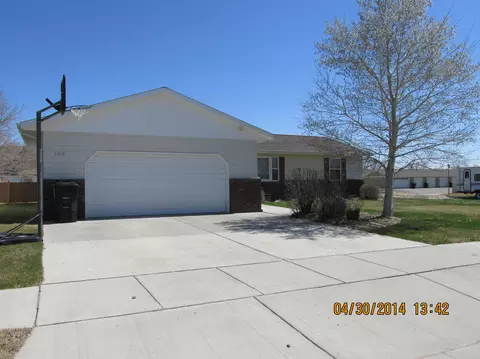 1610 20th Ave W, Williston, ND 58801 photo 3