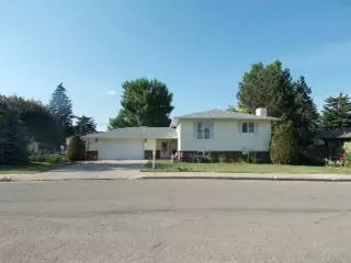 410 17th St W, Williston, ND 58801 photo 2