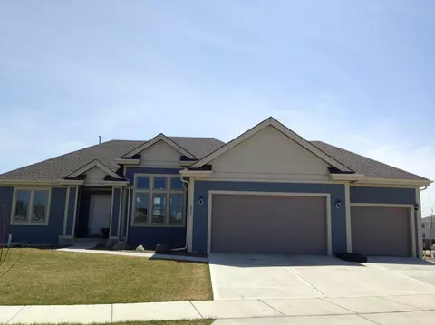 3335 Prairie Commons St, Williston, ND 58801 photo 1