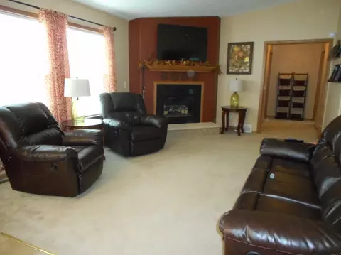 6881 2nd Cir E, Williston, ND 58801 photo 4