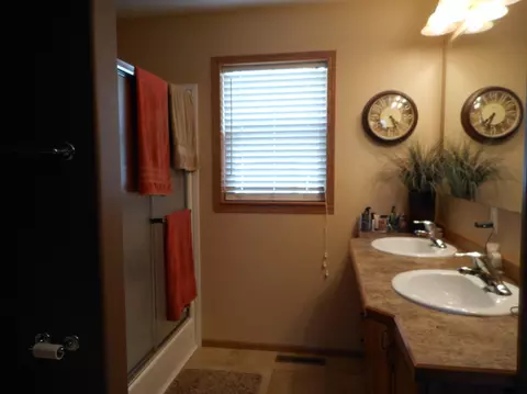 6881 2nd Cir E, Williston, ND 58801 photo 7