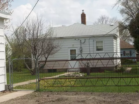 717 6th Ave W, Williston, ND 58801 photo 2