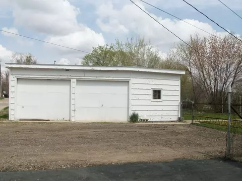 717 6th Ave W, Williston, ND 58801 photo 3