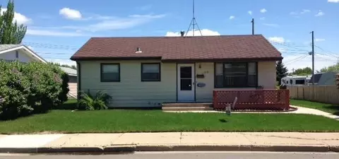 1512 11th Ave W, Williston, ND 58801 photo 1