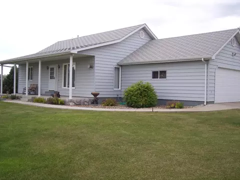 1205 20th Ave E, Williston, ND 58801 photo 1