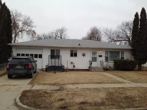 423 13th Ave W, Williston, ND 58801 photo 1