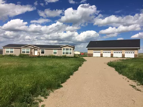 5704 Freedom Ln, Williston, ND 58801 photo 1