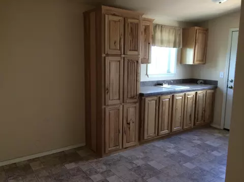 5704 Freedom Ln, Williston, ND 58801 photo 3