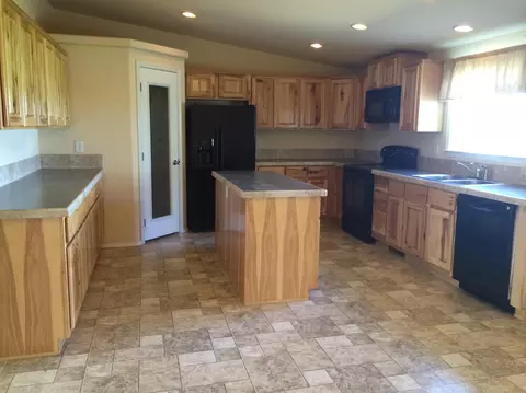 5704 Freedom Ln, Williston, ND 58801 photo 7