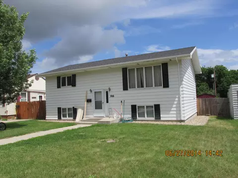 916 University Ave, Williston, ND 58801 photo 1