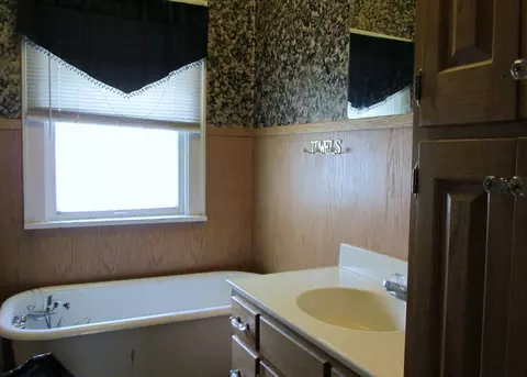 1006 5th Ave W, Williston, ND 58801 photo 8