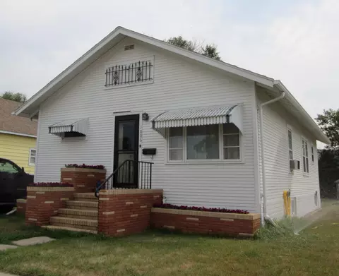 1006 5th Ave W, Williston, ND 58801 photo 1