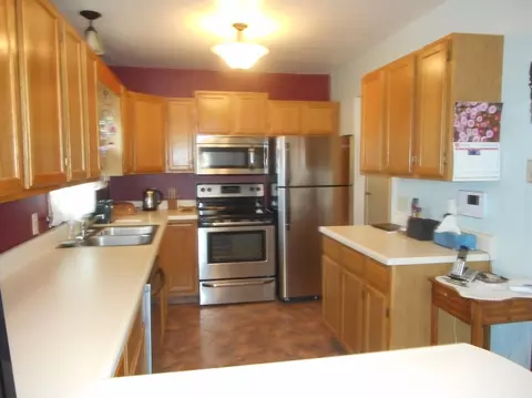 1223 5th St W, Williston, ND 58801 photo 2