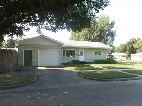 1223 5th St W, Williston, ND 58801 photo 1