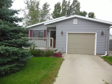 1707 30th St W, Williston, ND 58801 photo 1