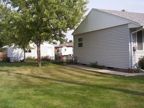 608 18th St W, Williston, ND 58801 photo 3