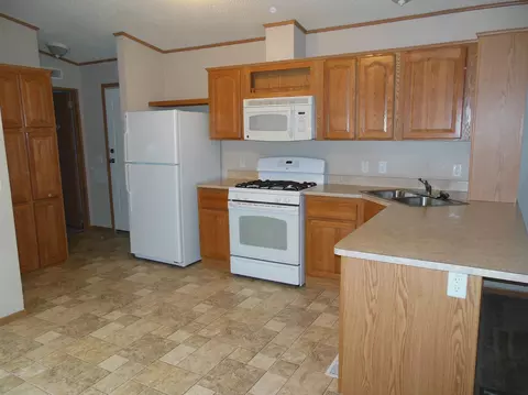 1830 37th St W, Williston, ND 58801 photo 3