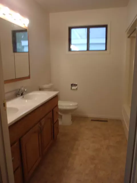 812 6th Ave E, Williston, ND 58801 photo 7