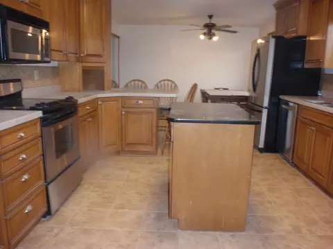 812 6th Ave E, Williston, ND 58801 photo 4
