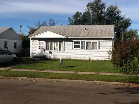 719 13th Ave W, Williston, ND 58801 photo 1
