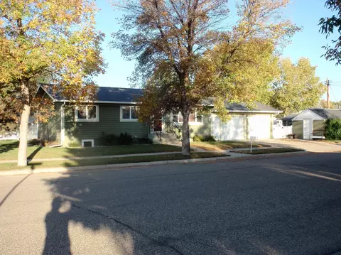 2403 8th Ave E, Williston, ND 58801 photo 1