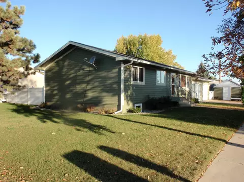 2403 8th Ave E, Williston, ND 58801 photo 3
