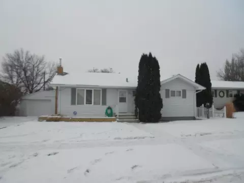 1604 6th Ave W, Williston, ND 58801 photo 1