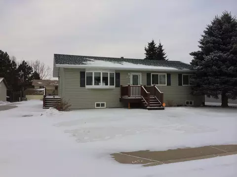 1817 9th Ave E, Williston, ND 58801 photo 1