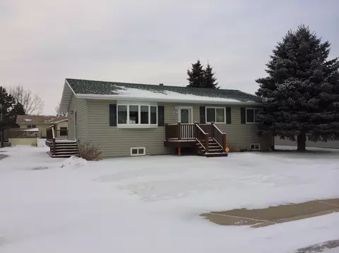 1817 9th Ave E, Williston, ND 58801 photo 2