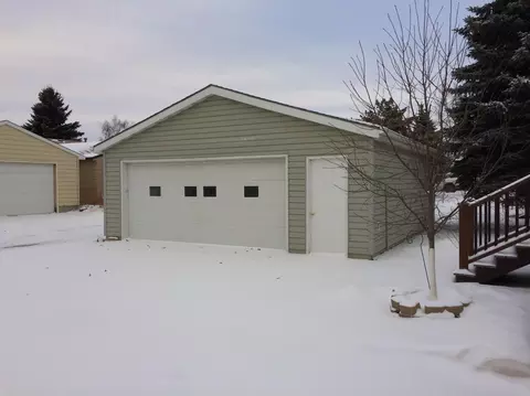 1817 9th Ave E, Williston, ND 58801 photo 3