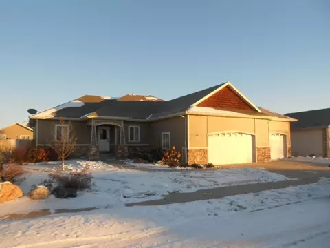 2002 22nd St W, Williston, ND 58801 photo 1