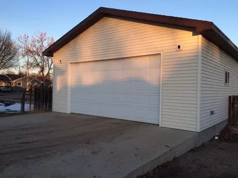 427 9th Ave W, Williston, ND 58801 photo 4