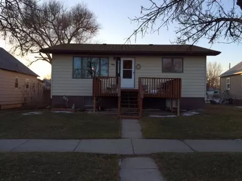 427 9th Ave W, Williston, ND 58801 photo 1