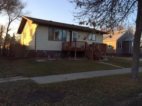 427 9th Ave W, Williston, ND 58801 photo 2