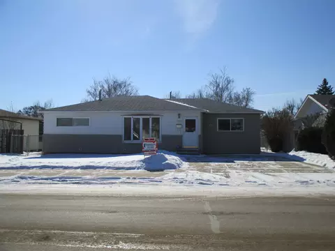 705 18th St W, Williston, ND 58801 photo 1