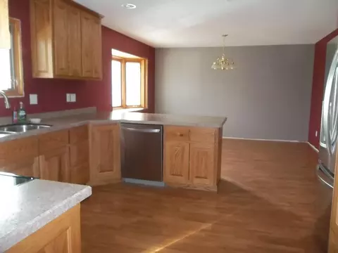 1317 9th Ave W, Williston, ND 58801 photo 2