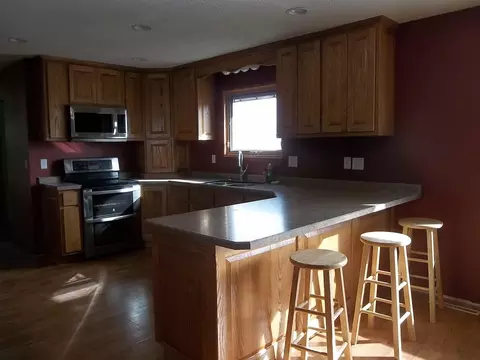 1317 9th Ave W, Williston, ND 58801 photo 3