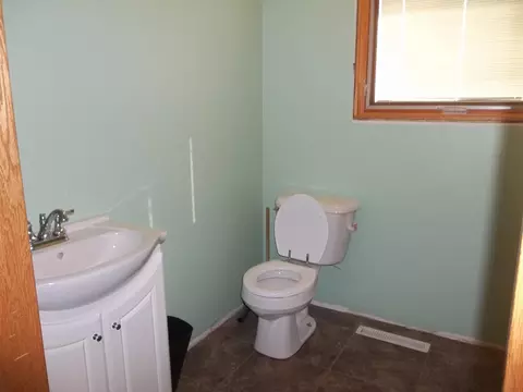 1317 9th Ave W, Williston, ND 58801 photo 6
