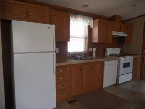 2203 35th Ter, Williston, ND 58801 photo 4
