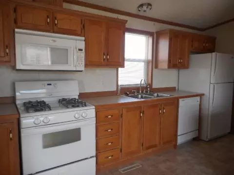 3418 17th Ave W, Williston, ND 58801 photo 3