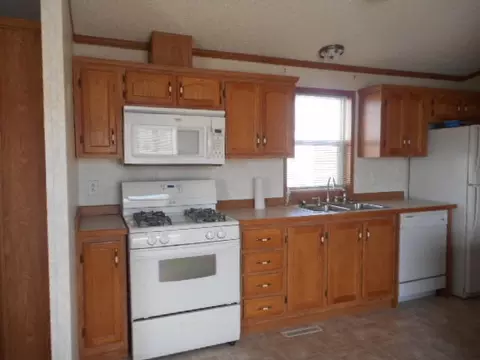 3418 17th Ave W, Williston, ND 58801 photo 2