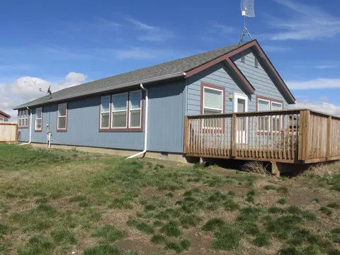 5627 Stoneview Ave, Williston, ND 58801 photo 2