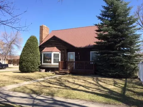 2122 3rd Ave E, Williston, ND 58801 photo 1