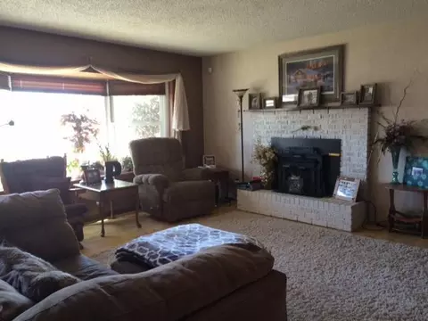 2122 3rd Ave E, Williston, ND 58801 photo 3